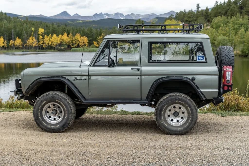 1972 Ford Bronco 302 5-Speed, view