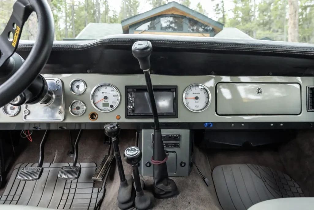1972 Ford Bronco 302 5-Speed, view